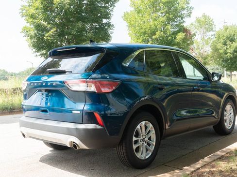 Used 2020 Ford Escape SE FWD image 3