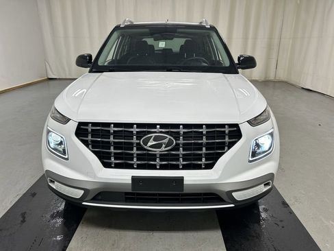 Used 2023 Hyundai Venue Limited w/ Cargo Package FWD image 3