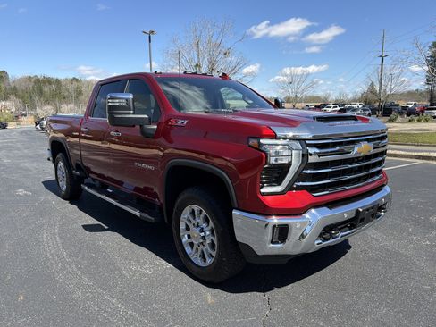 Used 2025 Chevrolet Silverado 2500 LTZ w/ LTZ Plus Package image 3