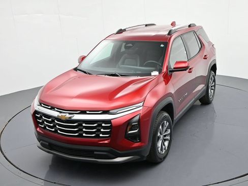 Used 2025 Chevrolet Equinox LT w/ Convenience Package II FWD image 24