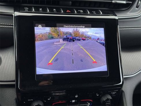 Used 2023 Jeep Grand Cherokee Altitude image 10