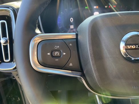 Used 2025 Volvo XC40 B5 Plus image 62