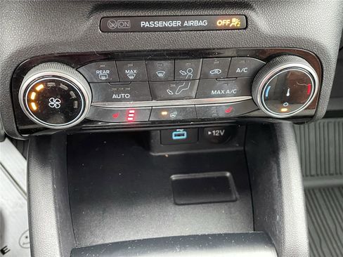 Used 2022 Ford Escape SE w/ Cold Weather Package image 25