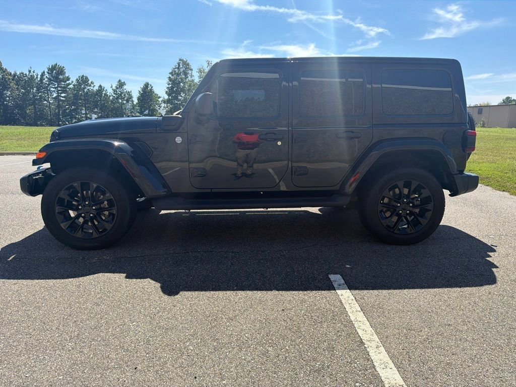 Used 2022 Jeep Wrangler Unlimited Sahara w/ Cold Weather Group AWD/4WD image 4