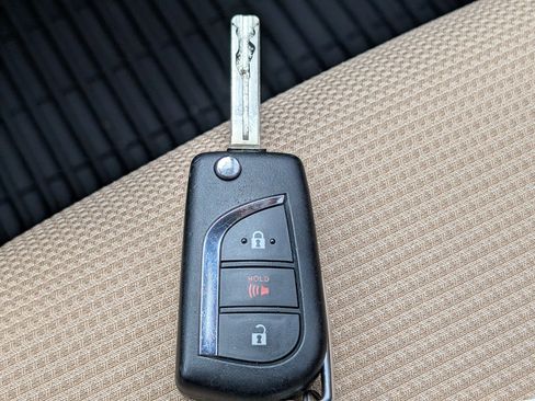 Used 2023 Toyota RAV4 LE image 27