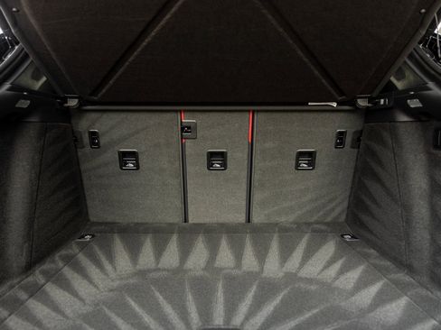 New 2026 Porsche Macan image 37