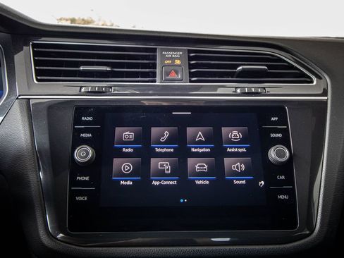 Certified 2023 Volkswagen Tiguan SE R-Line FWD image 40