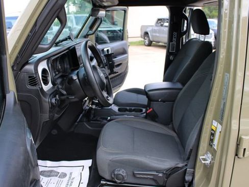 Used 2025 Jeep Wrangler Sport AWD/4WD image 13