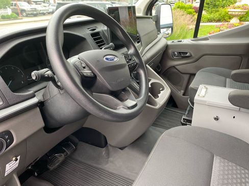 Used 2023 Ford Transit 250 Low Roof RWD image 17