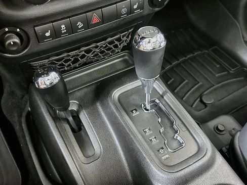 Used 2014 Jeep Wrangler Unlimited Sahara w/ Connectivity Group AWD/4WD image 16