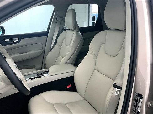 Used 2024 Volvo XC60 B5 Plus image 34