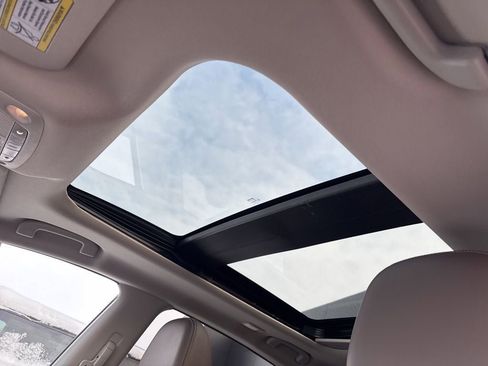 Used 2018 Nissan Murano SL w/ Moonroof Package image 14