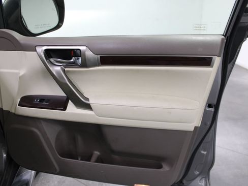 Used 2014 Lexus GX 460 w/ Premium Package AWD/4WD image 24