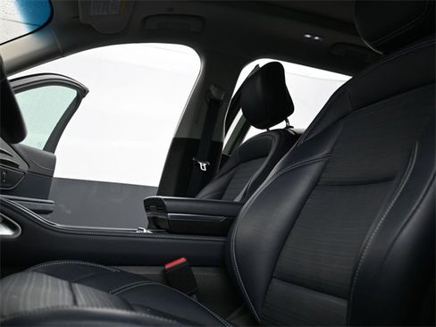 Used 2024 Lincoln Nautilus Reserve w/ Equipment Group 202A image 15