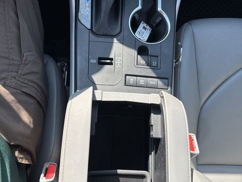 Used 2022 Toyota Highlander XLE image 20