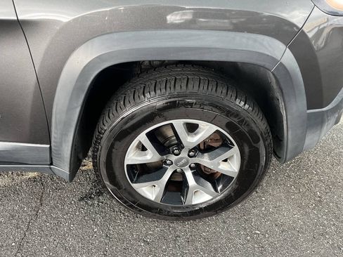 Used 2014 Jeep Cherokee Trailhawk w/ Comfort/Convenience Group AWD/4WD image 12