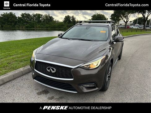 Used 2017 INFINITI QX30 Premium w/ Navigation Package FWD image 1
