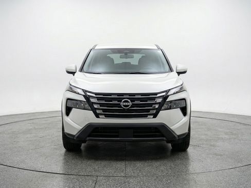 Used 2025 Nissan Rogue SV AWD/4WD image 2