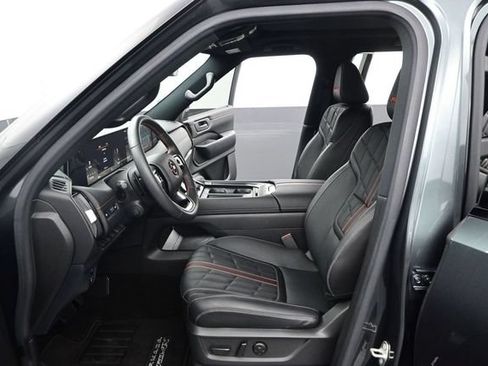 Used 2025 Nissan Armada PRO-4X w/ Pro-4X Premium Package AWD/4WD image 13