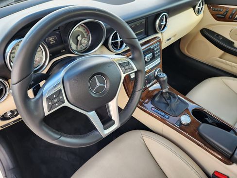 Used 2015 Mercedes-Benz SLK 250 image 26