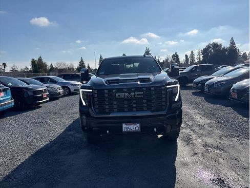 Used 2024 GMC Sierra 2500 Denali Ultimate image 11