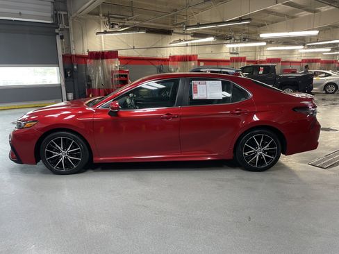 Used 2022 Toyota Camry SE FWD image 7