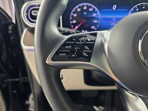 Used 2025 Mercedes-Benz GLC 300 image 19