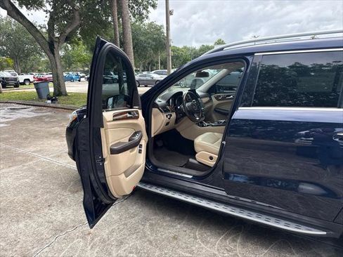 Used 2017 Mercedes-Benz GLS 450 4MATIC w/ Premium Package image 10