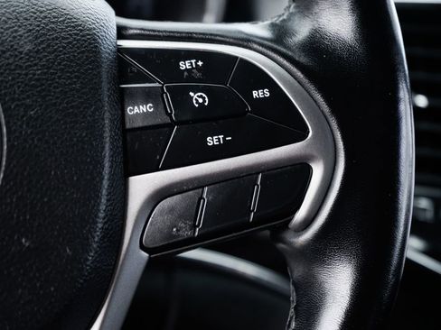 Used 2022 Jeep Grand Cherokee Limited image 24