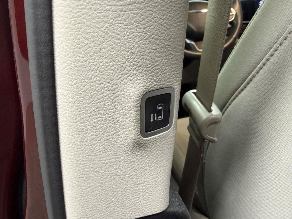 Used 2018 Chrysler Pacifica Touring Plus FWD image 29