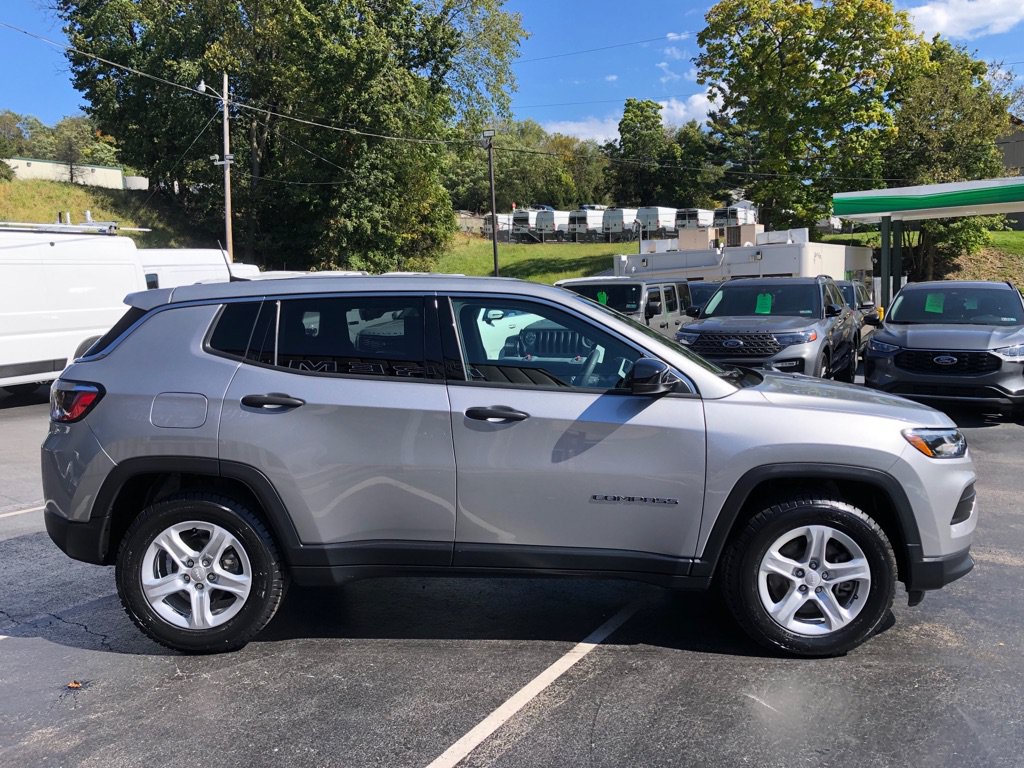 Used 2023 Jeep Compass Sport AWD/4WD image 7