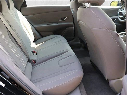 Used 2024 Hyundai Elantra SEL FWD image 25