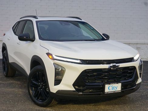 Used 2025 Chevrolet Trax ACTIV w/ Sunroof Package image 4