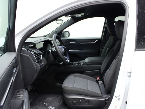 New 2025 GMC Acadia Elevation FWD image 11