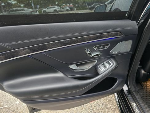 Used 2019 Mercedes-Benz S 560 4MATIC Sedan image 25