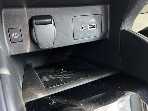 Used 2023 Nissan Versa SV image 18