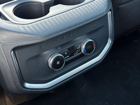 New 2025 Ford Expedition Active image 13