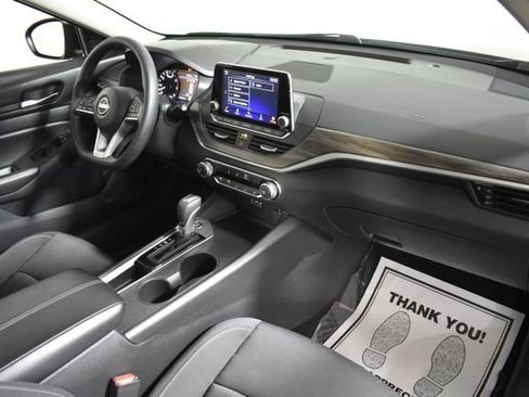 Used 2025 Nissan Altima 2.5 SV FWD image 35