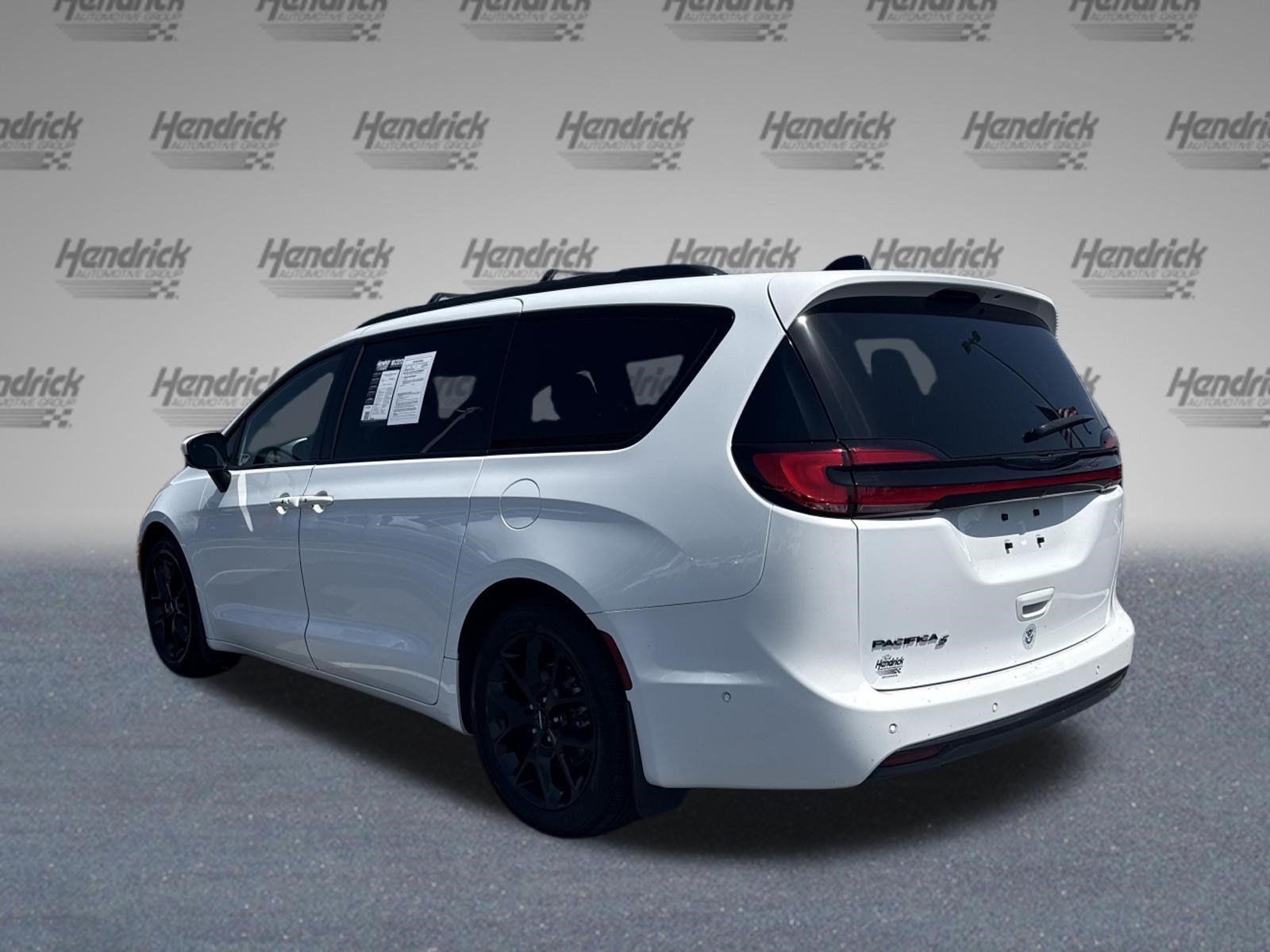 Used 2023 Chrysler Pacifica Touring-L w/ S Appearance Package FWD image 7
