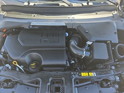 Certified 2025 Land Rover Discovery Sport Dynamic SE AWD/4WD image 31