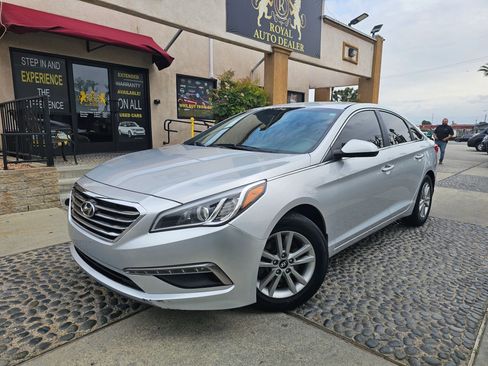 Used 2015 Hyundai Sonata SE w/ Option Group 09 FWD image 1