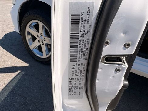 Used 2015 RAM 1500 Express RWD image 31