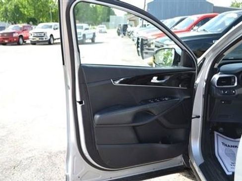 Used 2020 Kia Sorento LX AWD/4WD image 9