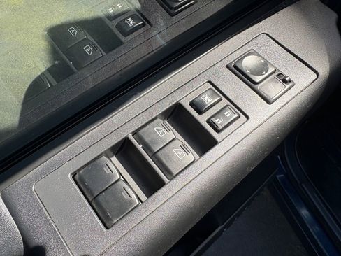 Used 2010 Nissan Titan SE image 14