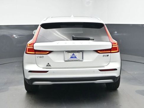 Used 2024 Volvo V60 B5 Cross Country Plus image 7