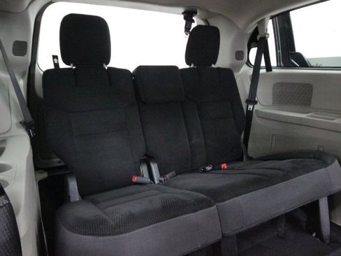 Used 2019 Dodge Grand Caravan SE w/ UConnect Hands-Free Group image 21