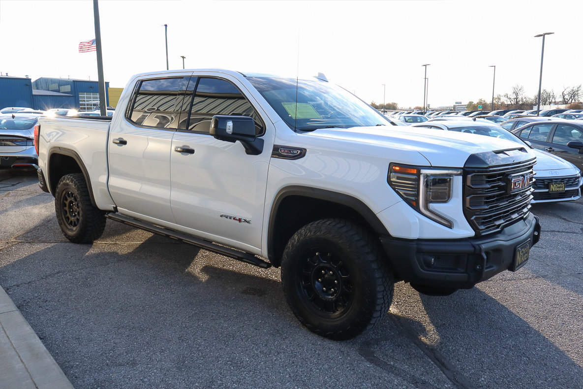 Used 2023 GMC Sierra 1500 AT4X w/ AT4X AEV Edition AWD/4WD image 3