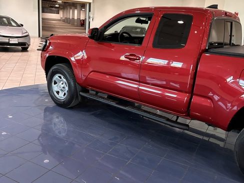 Used 2016 Toyota Tacoma SR image 2