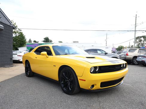 Used 2017 Dodge Challenger R/T w/ Blacktop Package RWD image 3