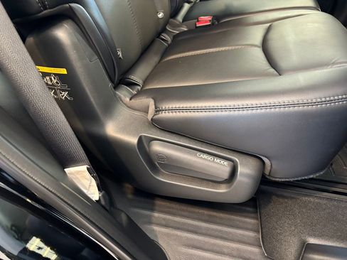 Used 2019 Nissan Pathfinder SL AWD/4WD image 32